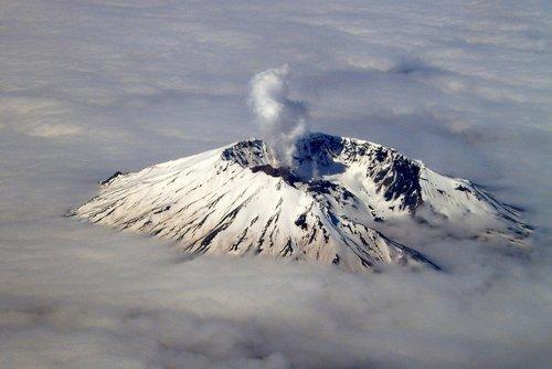 Mt St Helens during the eruption